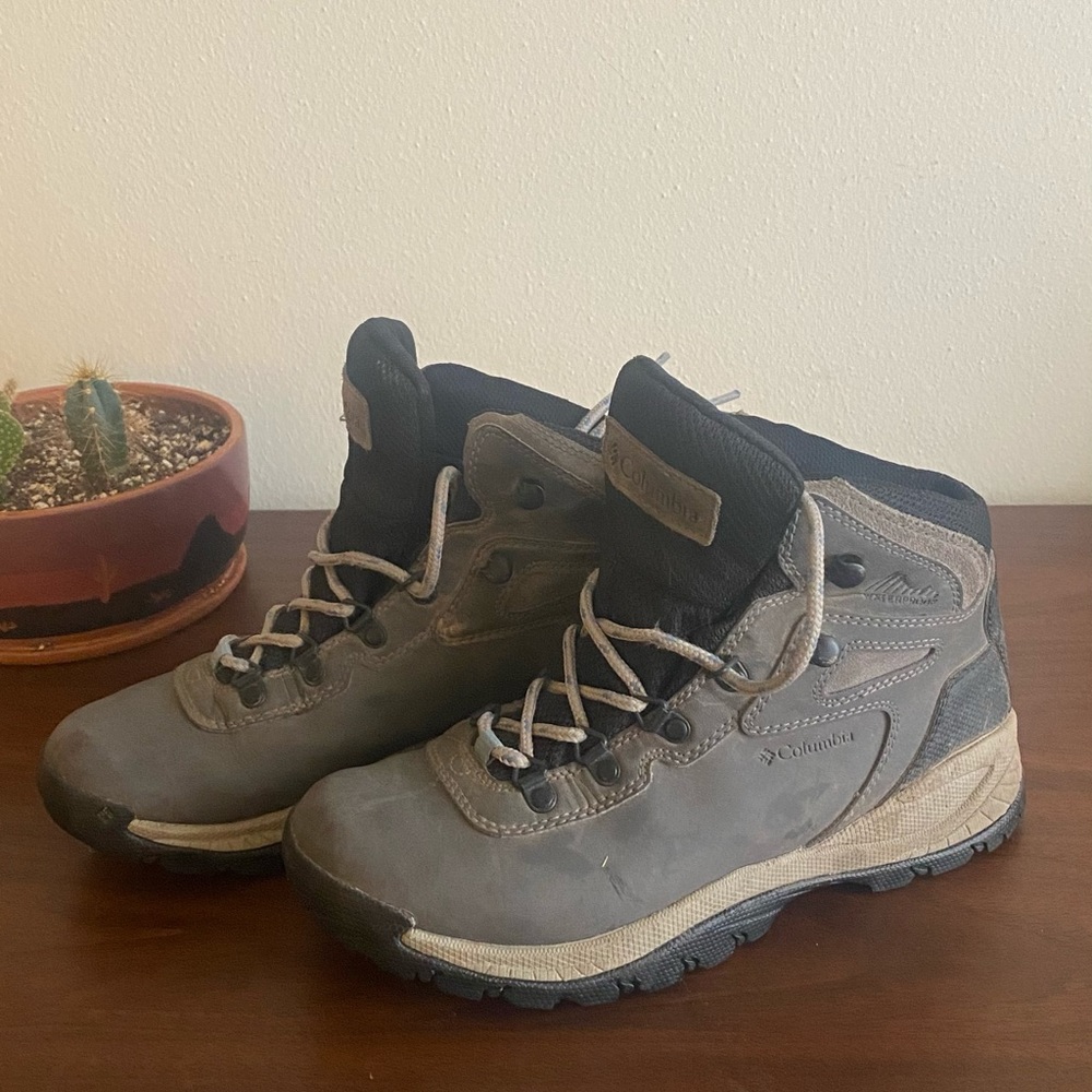 Columbia | Newton Ridge Hiking Boots (Women’s)